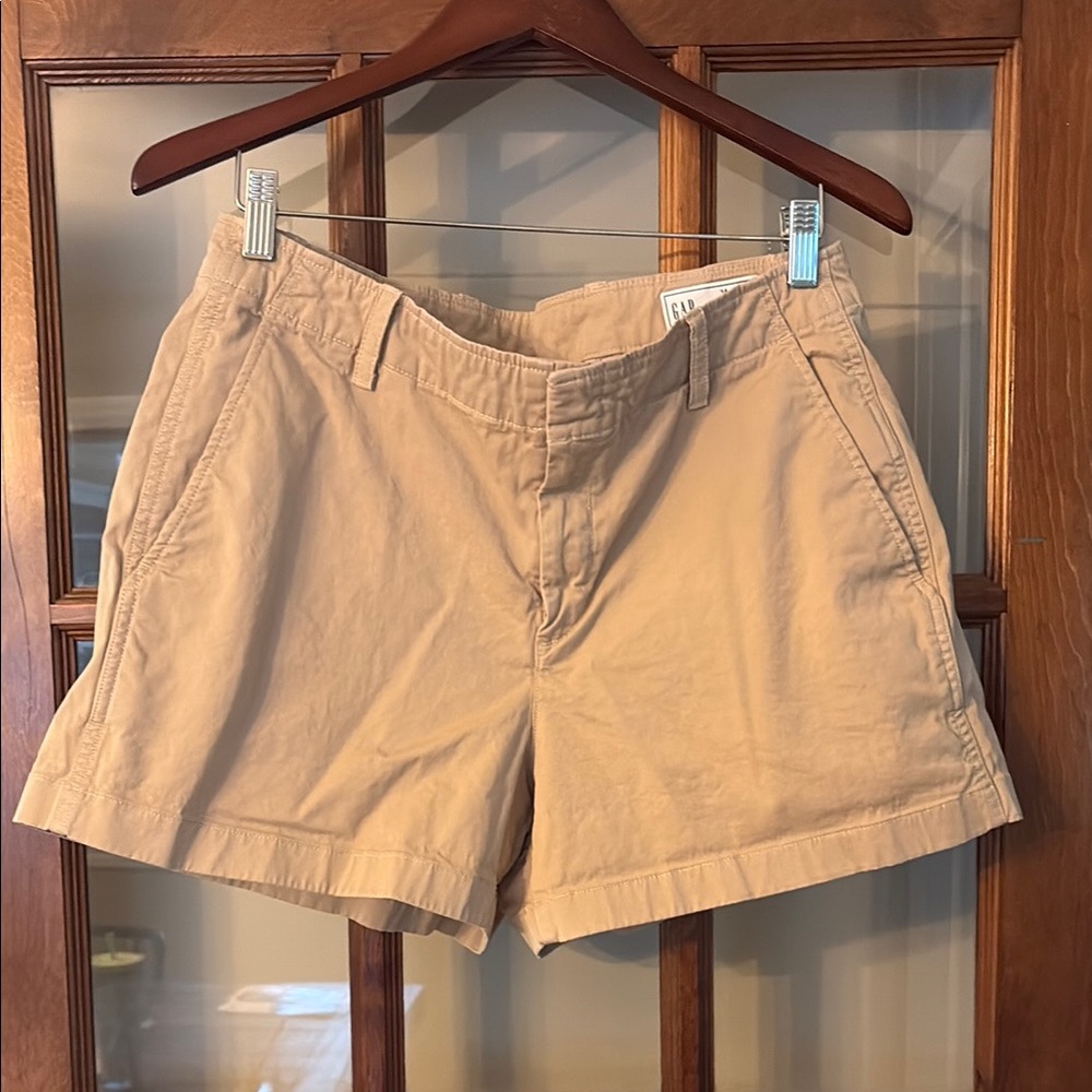 GAP 4” Downtown Khaki Shorts